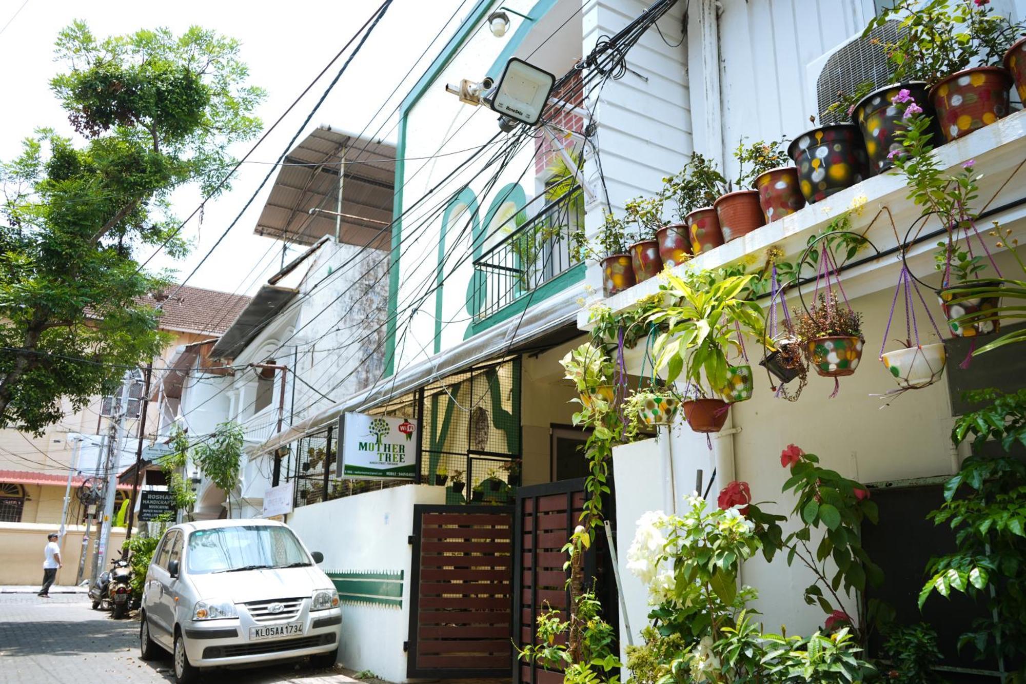 Mother Tree Inn Kochi Exterior photo