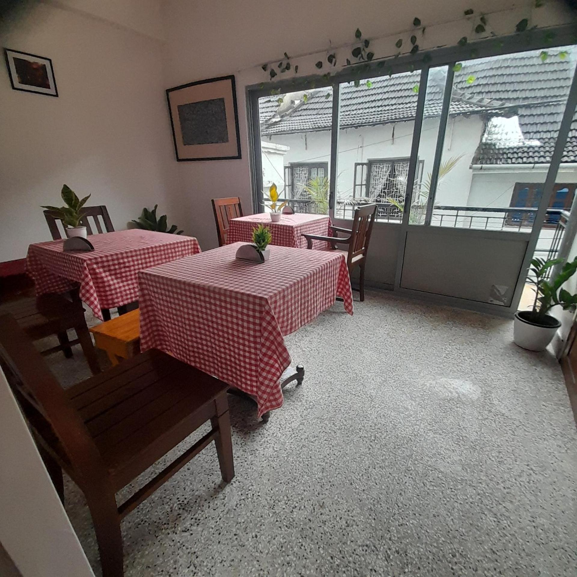 Mother Tree Inn Kochi Exterior photo